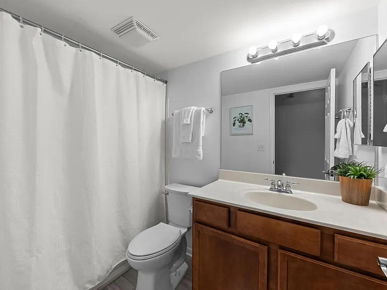 208 Glengarry Dr #302 — Photo 15