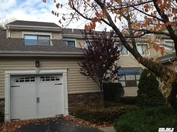 54 Villas Cir, Melville, NY 11747