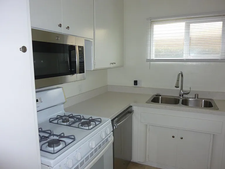 15219 S Normandie Ave #11 — Photo 3