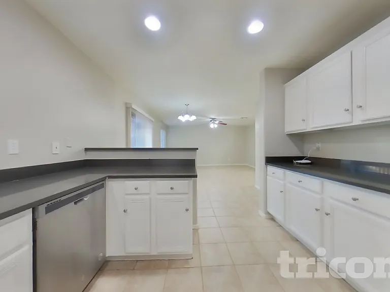 15204 N El Frio Ct — Photo 7