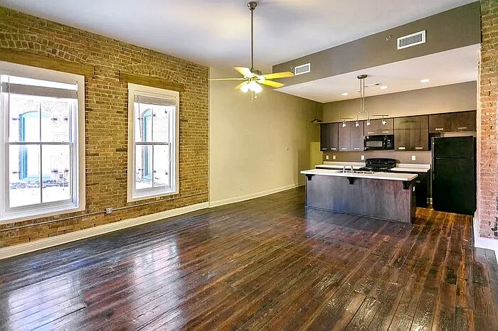 215 N Court St #6 — Photo 4