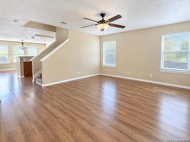 3 bed, 2.5 bath, 1899 sqft, $1,800 — Photo 2