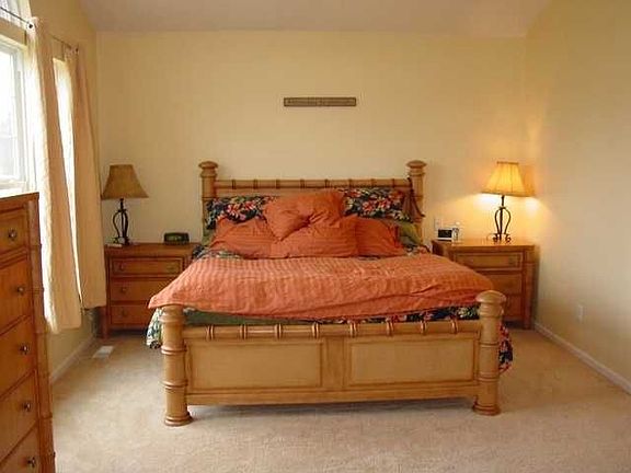 Master Bedroom-Main Level