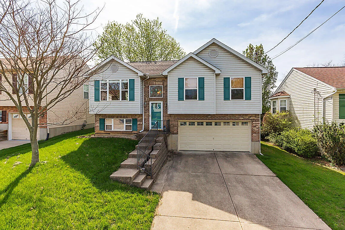 1047 Fallbrook Dr photo 1
