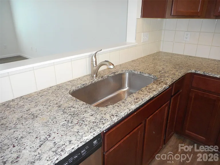 1030 Beatty Woods Dr — Photo 4