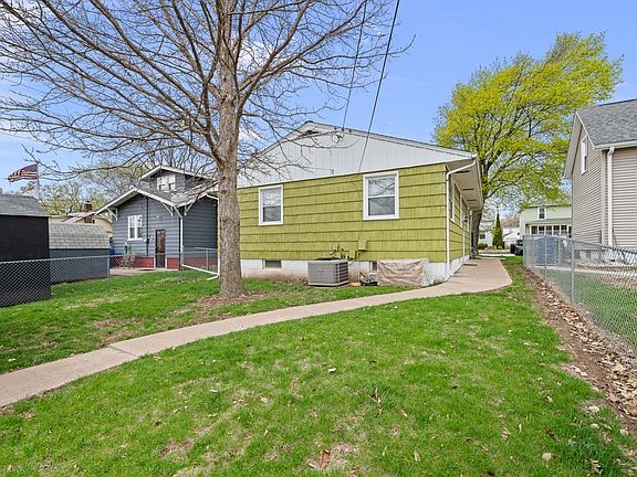 4th image of 2374 33rd St