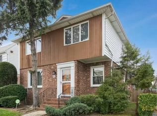 69-56 185th St, Fresh Meadows, NY 11365