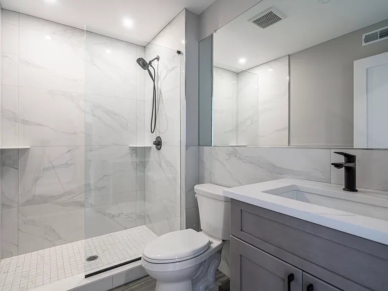 2401 Washington Ave — Photo 15