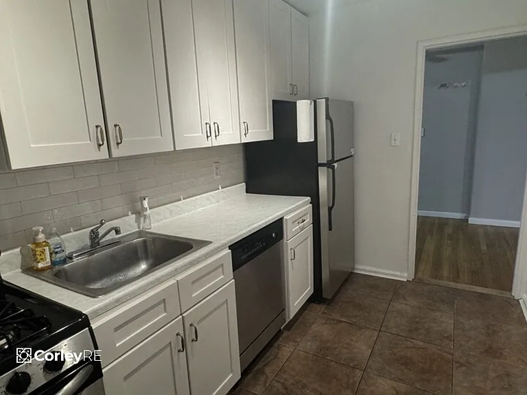 330 Lenox Rd #4T — Photo 5