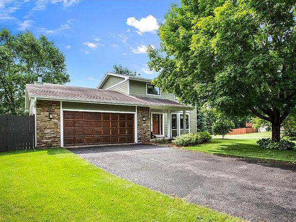 3rd image of 1001 Rushmore Dr