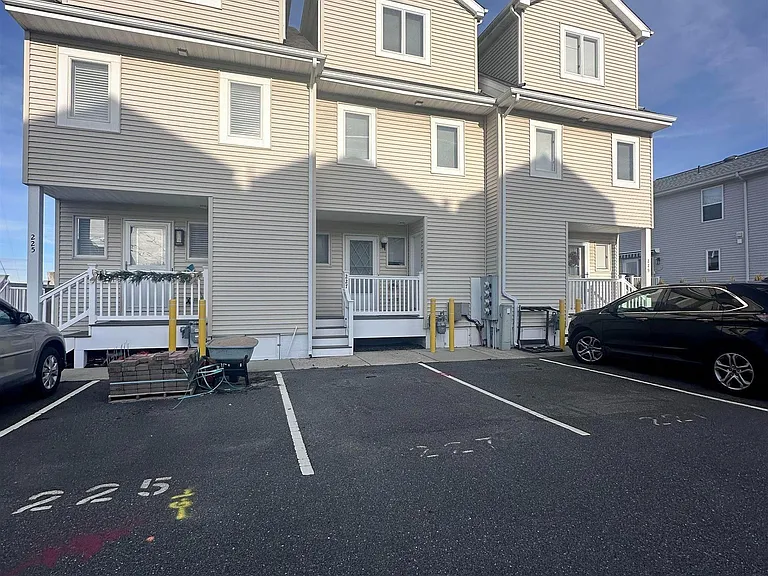 227 N 36th Ave — Photo 14