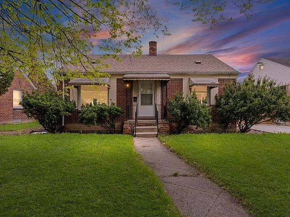 2nd image of 20458 Sorrento St