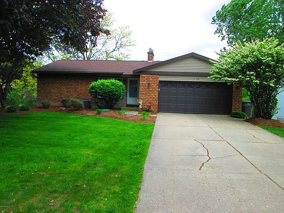 2nd image of 1039 Eastmont Dr SE