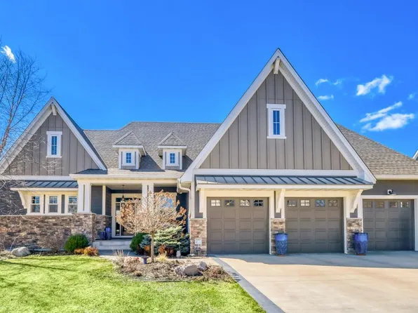 5676 Garden Dr, Woodbury, MN 55129
