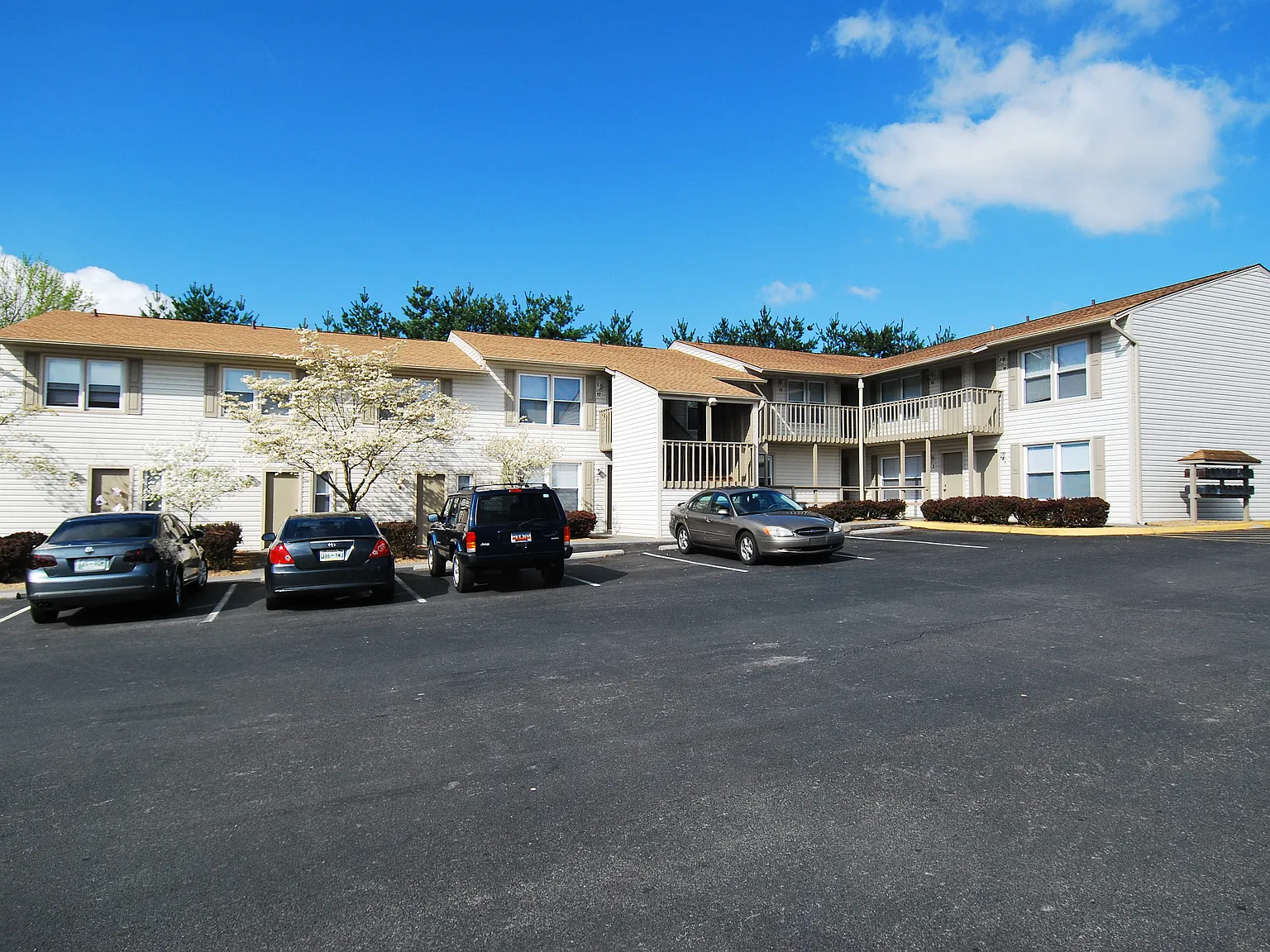 Evergreen Terrace Apartments — Photo 2