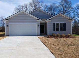 202 Acacia Ct, Lexington, NC 27295