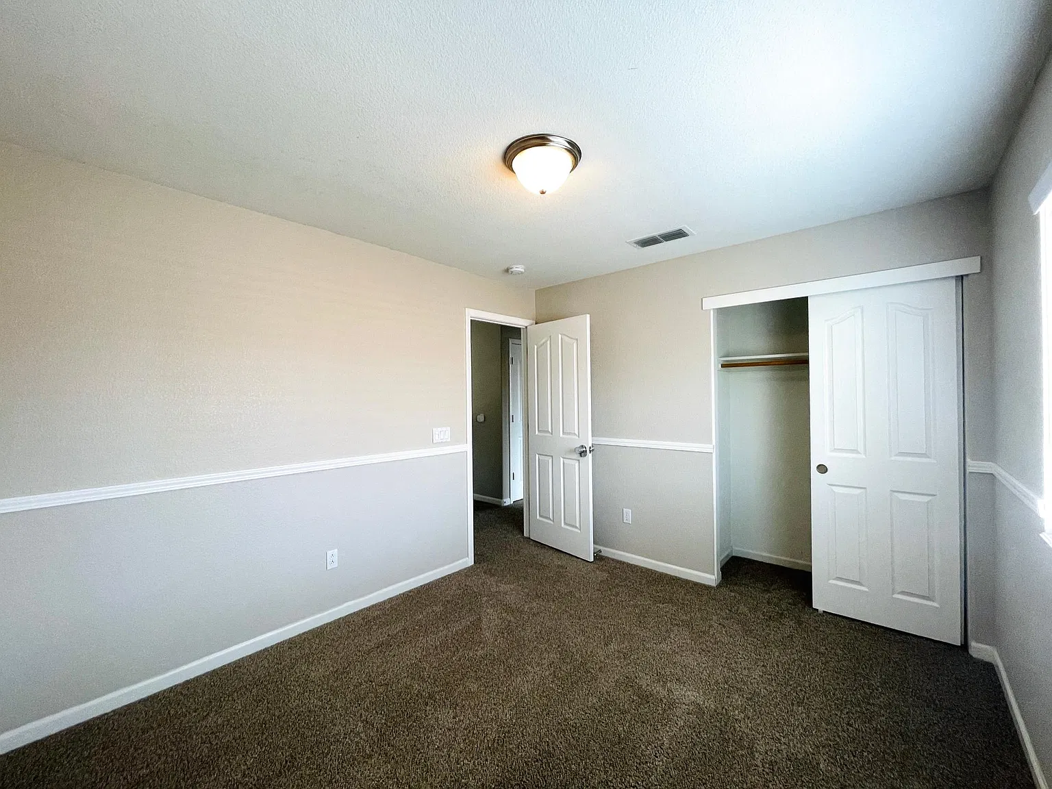 1 bed, 2400 sqft, $800 — Photo 1
