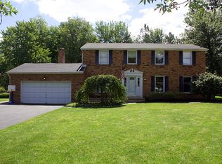 15 Oakmont Ct, East Amherst, NY 14051