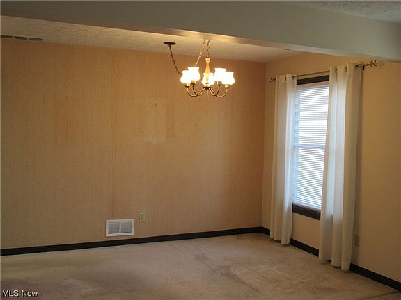5th image of 33 Mansfield Ct