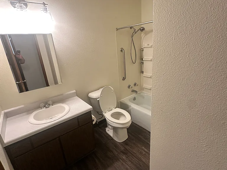 1120 Hancock Dr #5 — Photo 4