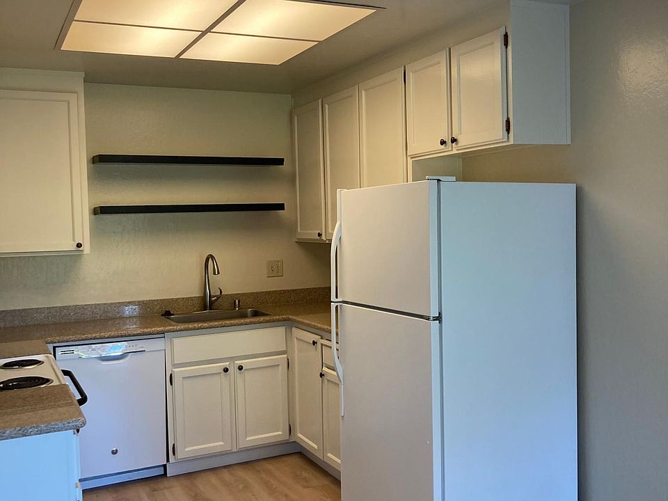 Kitchen with eat-in dining room