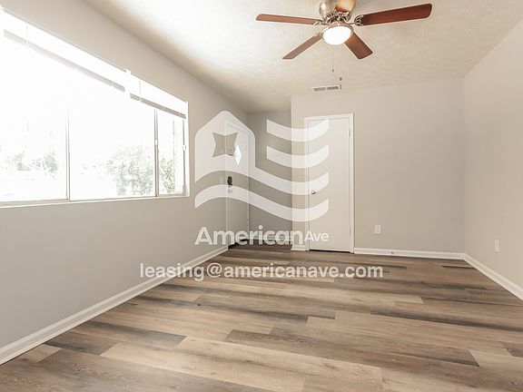 1194430_002_living_room_14103634.jpg