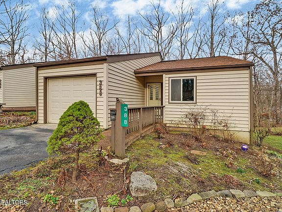 4th image of 388 Lake Catherine Ct