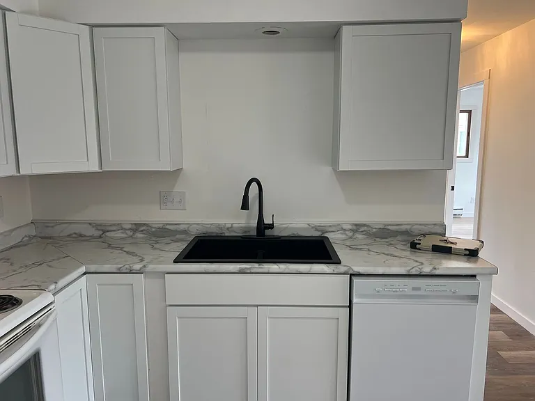 915 Genrich St — Photo 4