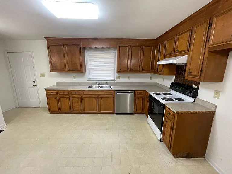 408 Sunset Dr — Photo 6
