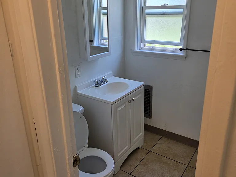 114 S Kellogg St #D — Photo 3