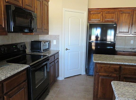 4th image of 1316 Lauren Ln