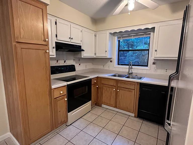 580 Burning Tree Rd — Photo 7