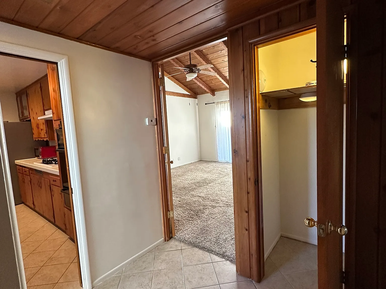 4411 Mammoth Ave — Photo 4