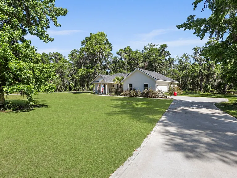 1003 Dolphin Ct NE — Photo 3