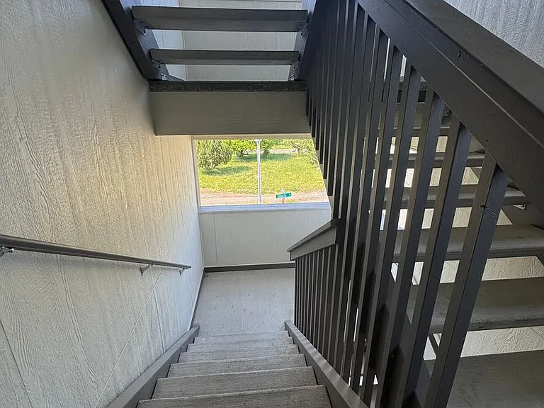 2249 N Airport Rd — Photo 15