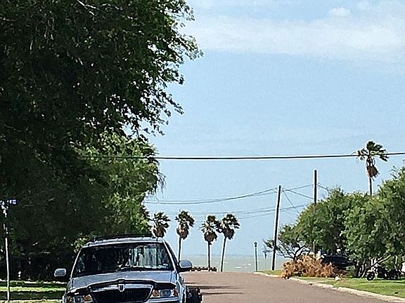 3rd image of 102 Holly Dr