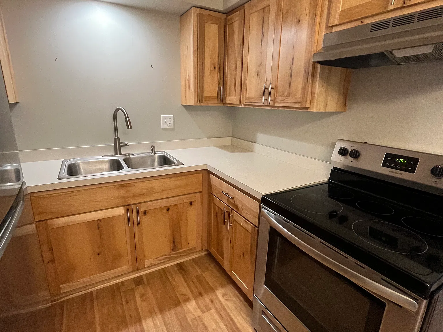 2 bed, 800 sqft, $1,360 — Photo 2