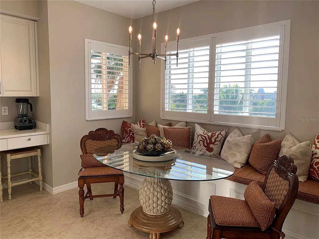 3 bed, 2.5 bath, 2398 sqft, $5,000 — Photo 4