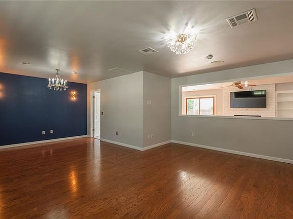 5th image of 13408 Apple Valley Dr