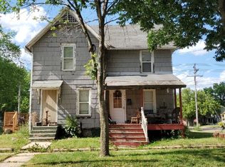 406 W Elk St, Freeport, IL 61032