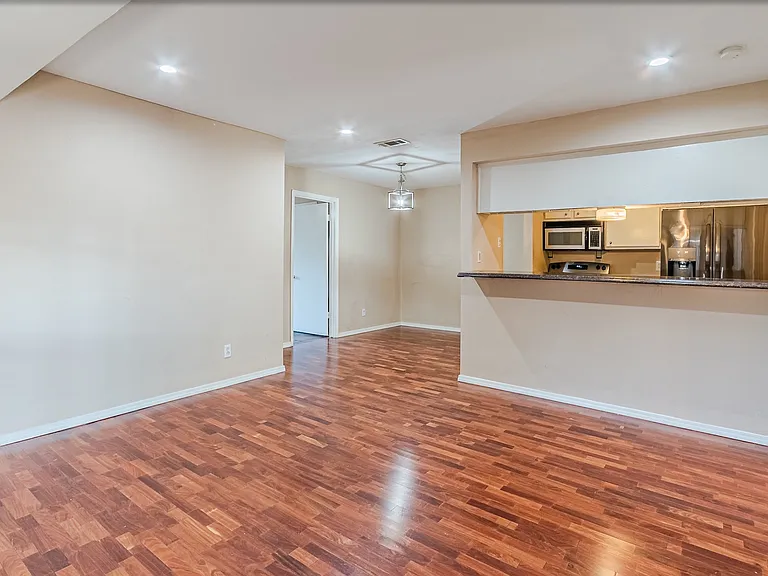 709 Royal Crest Dr — Photo 15