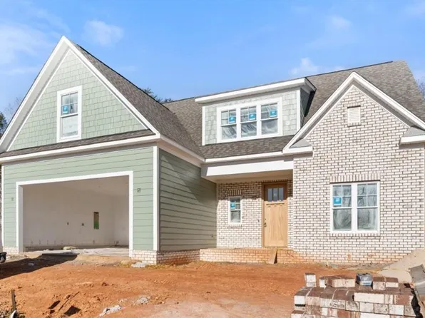 1365 Maple Chase Ln, Winston Salem, NC 27106