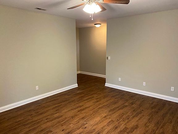 4th image of 1584 Canterbury Way