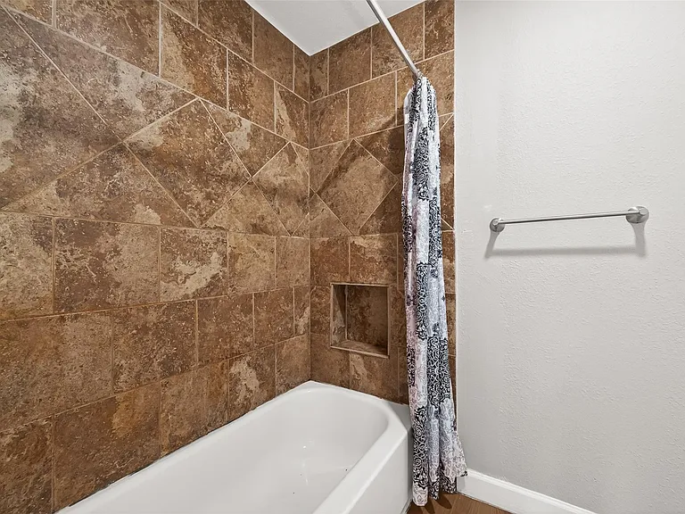 4230 Annawood Cir — Photo 17