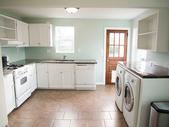 3rd image of 3416 Bonner Dr W