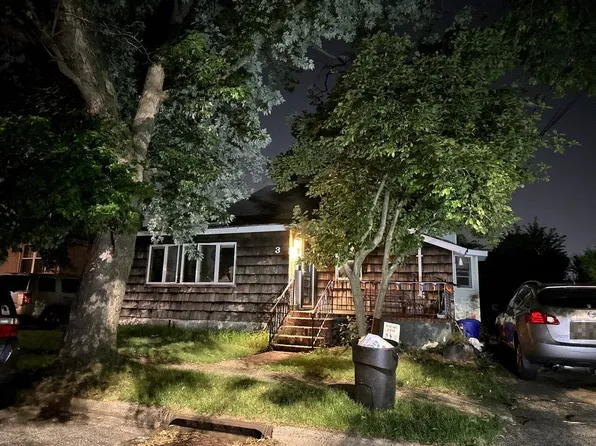 3 Mahland Pl, Oceanside, NY 11572