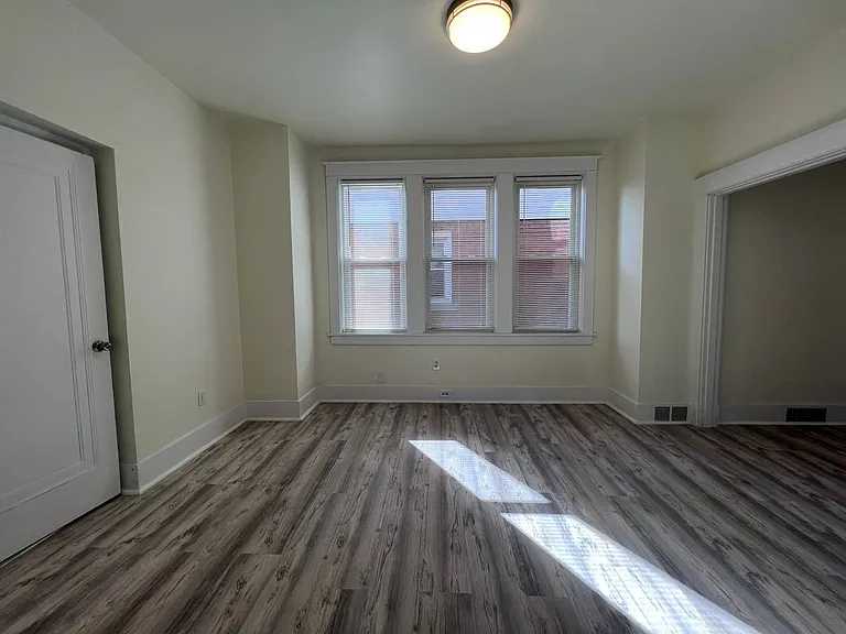 132 Amelia St — Photo 6