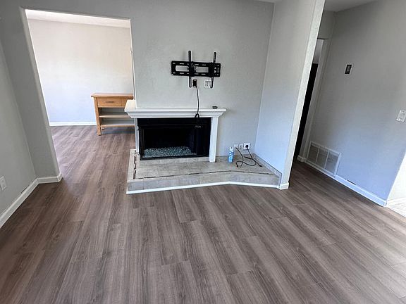2nd image of 5047 Oakbrook Cir
