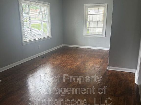 3rd image of 1602 Maxwell Rd