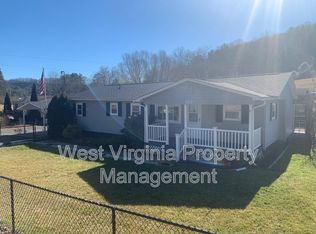 563 Glenview Rd, Crab Orchard, WV 25827